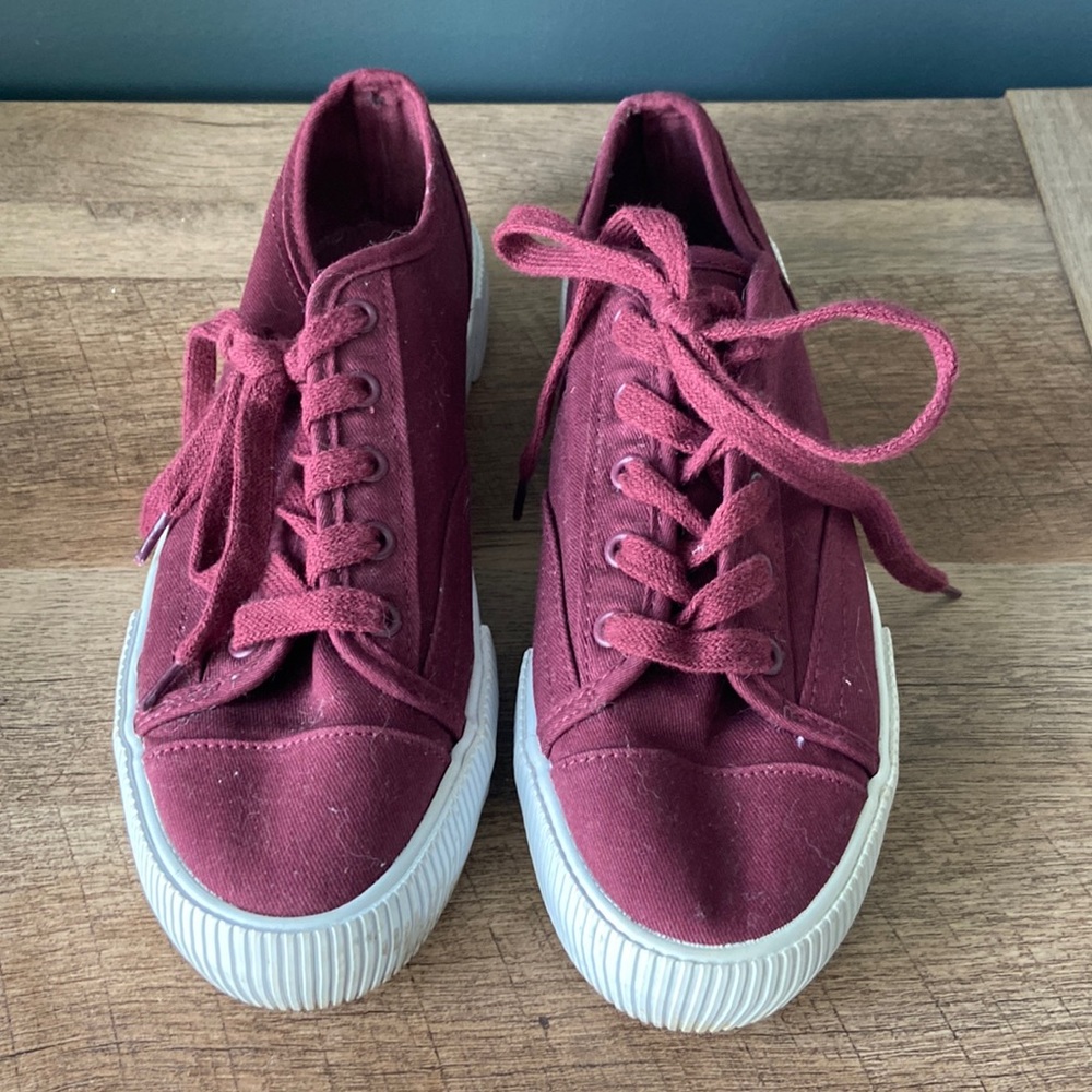 Divided by H&M burgundy sneakers
